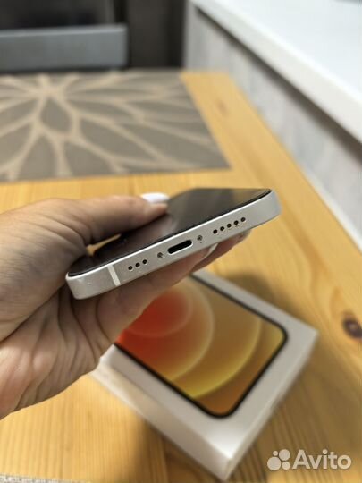 iPhone 12, 64 ГБ
