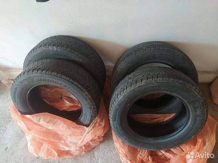 Bridgestone Blizzak DM-V2 225/65 R17