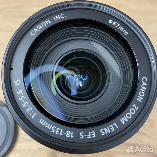 Объектив Canon EF-S 18-135mm 3.5-5.6 IS скол