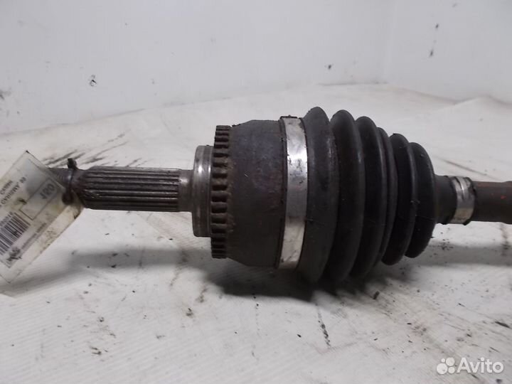 Полуось передняя Лев. Мицубиси Carisma 2001г седан