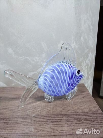 Стеклянная декоративная фигурка рыбы