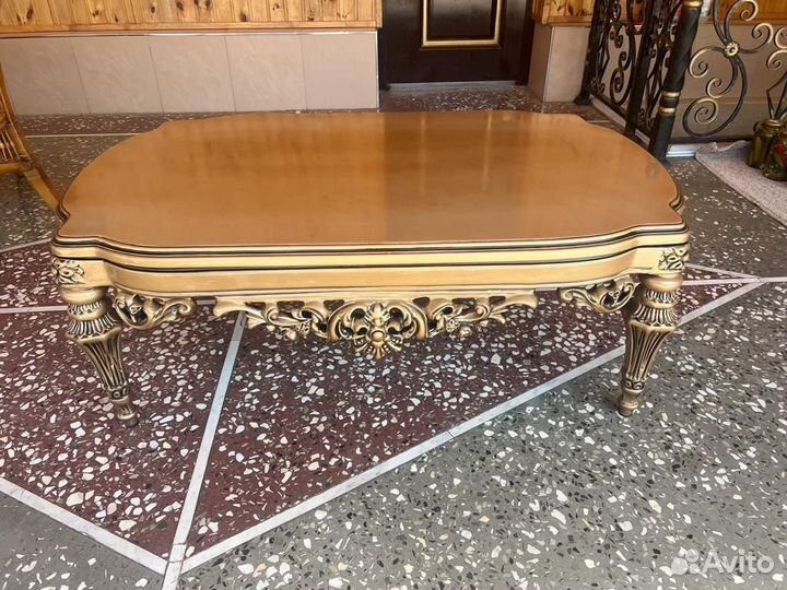 Журнальный столик