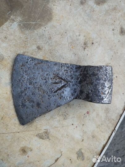 Старинный топор +предмет