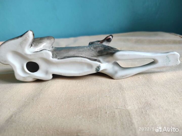 Статуэтка из фарфора 