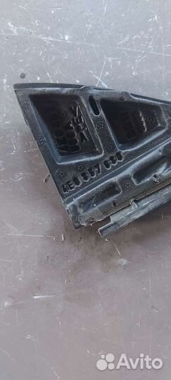 Накладка двери задняя правая Audi 8 d3