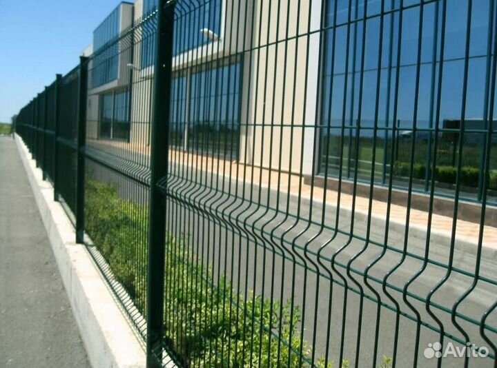 Забор из 3D сетки с металлическими столбами быстро