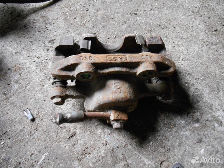 Передний правый суппорт Chevrolet Lanos