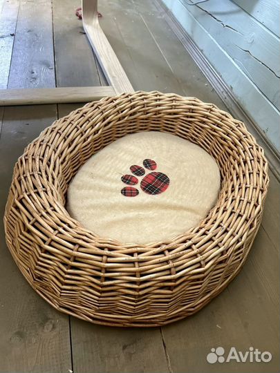 Лежанка плетеная для кошек и собак