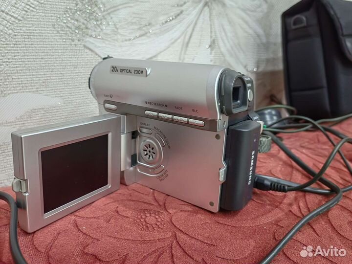 Цифровая видеркамера Samsung