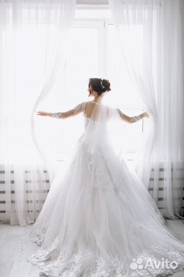 Свадебное платье со шлейфом