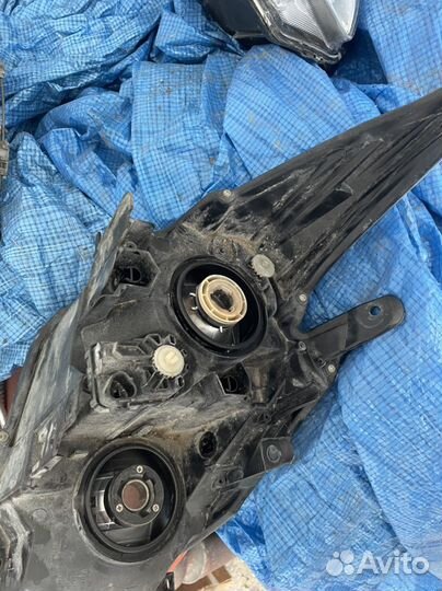 Передняя фара правая тойота приус 30