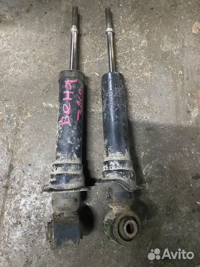 Toyota Avensis амортизатор задний