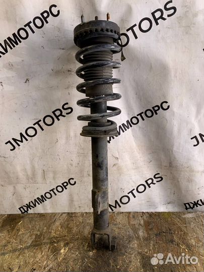 Передняя левая стойка амортизатора Chrysler 300C