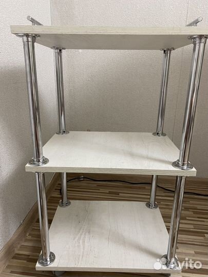 Этажерка на колесиках