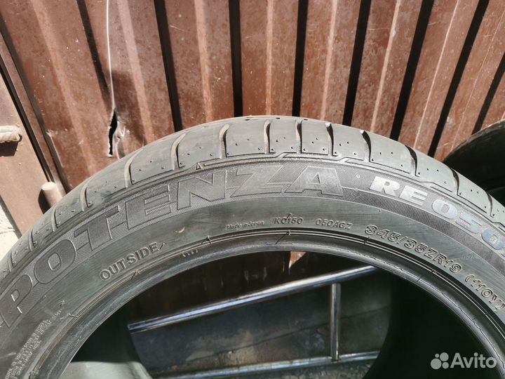 Bridgestone Potenza RE050 345/35 R19
