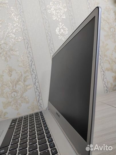 Ультрабук Samsung 13.3