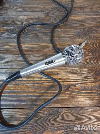 Микрофон LG ACC-M900K динамический 3,5мм