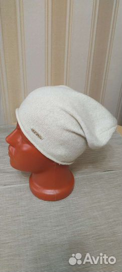 Шапка женская Guess