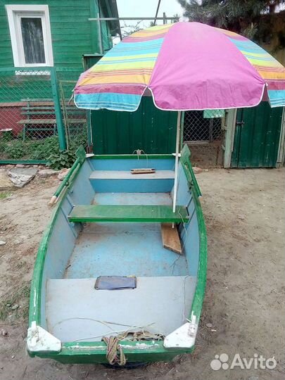 Лодка весельная