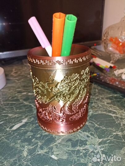 Подставка дракон для ручек и карандашей