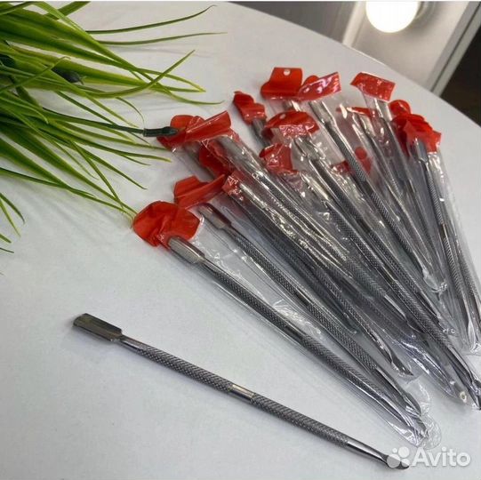 Пушер для ногтей и кутикул