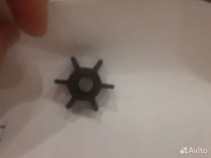 Крыльчатка помпы охлаждения лодочного мотора