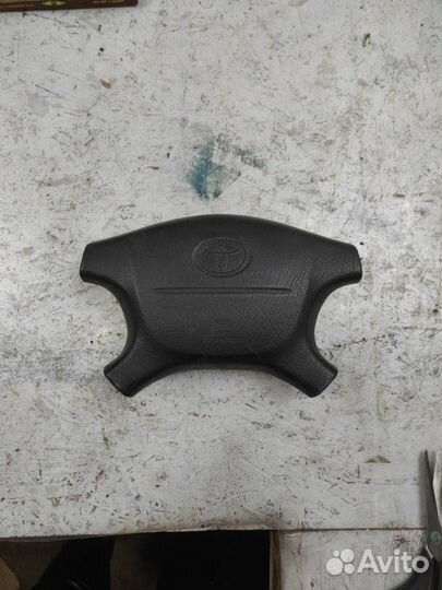 Подушка безопасности водителя Toyota Avensis