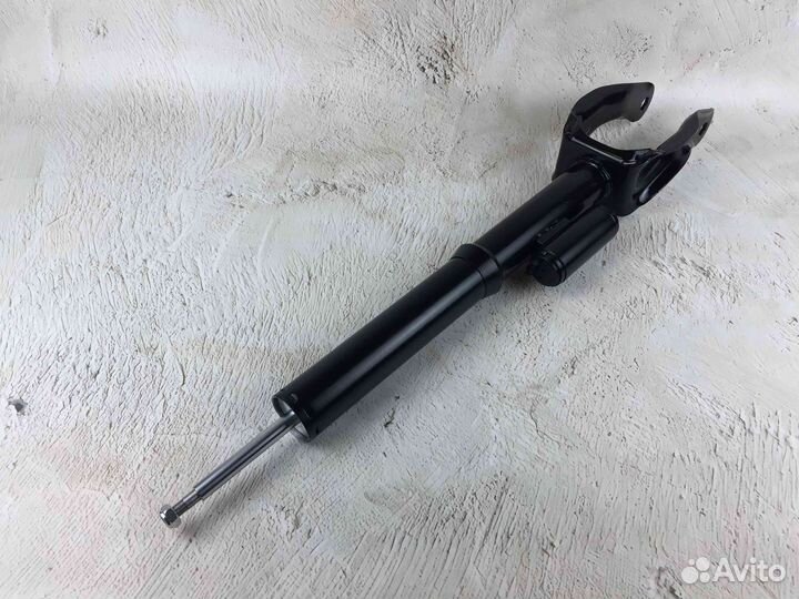 Передний правый амортизатор на Mercedes ML W166