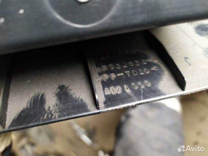 Ящик передней консоли Mitsubishi Lancer CS 2005