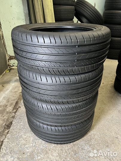 Viatti Strada 2 (V-134) 215/55 R17