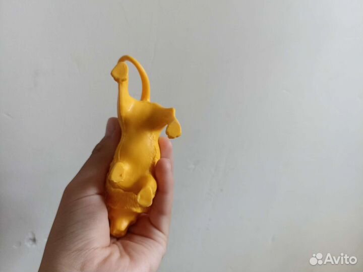 Игрушечный лев пластиковый