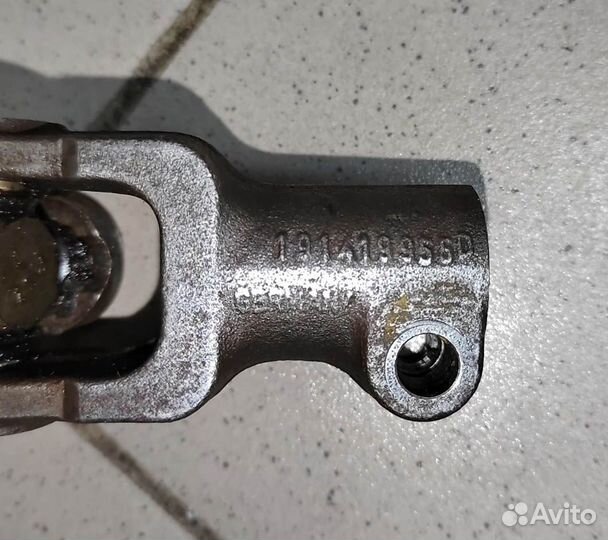 Карданчик рулевой нижняя часть VW Golf 3 / Vento