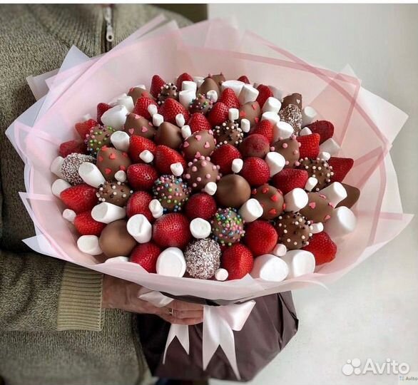 Клубника в шоколаде, подарок на праздник