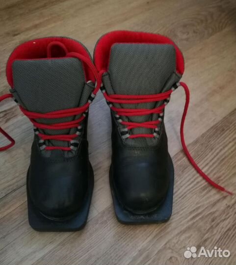 Лыжи беговые 160 см и кожаные ботинки 35 размер