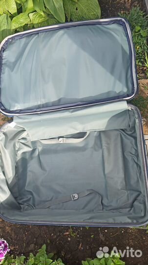 Продам чемодан на колесах