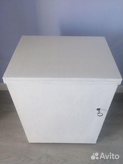 Швейная машинка ножная в тумбочке