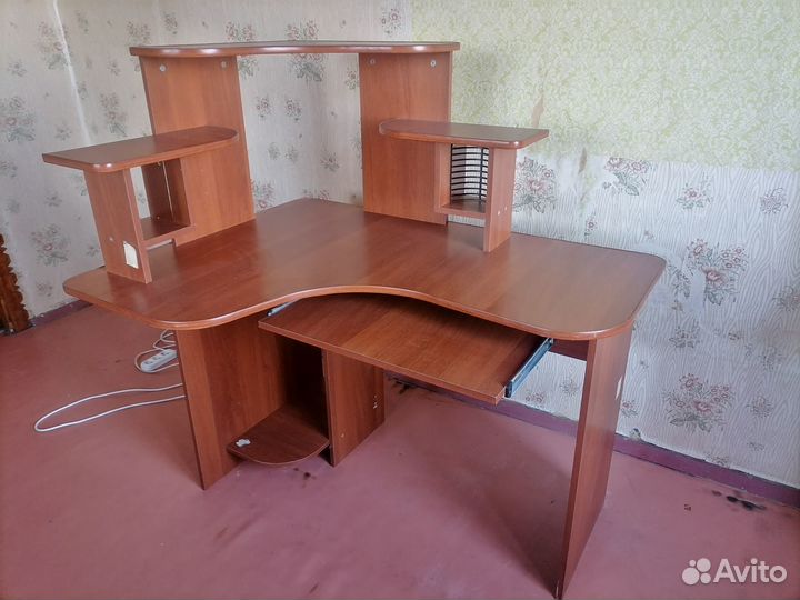 Компьютерный стол