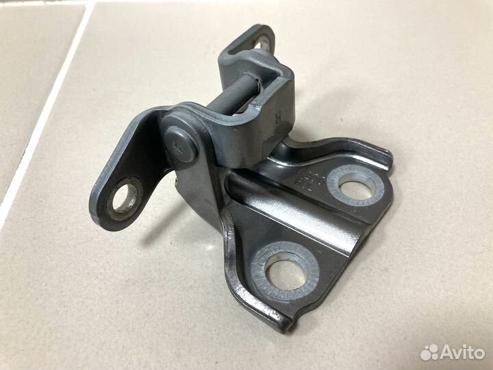 Петля зад левой двери верх Ssang Yong Actyon NEW