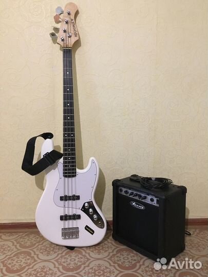 Бас гитара и комбоусилитель комплект