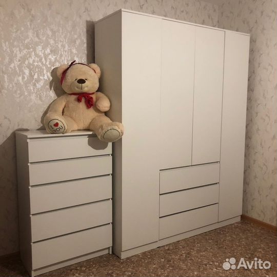 Шкаф белый