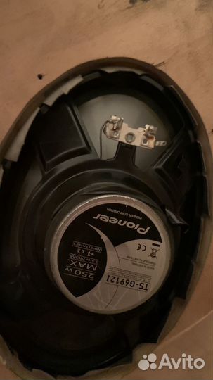 Полка с музыкой