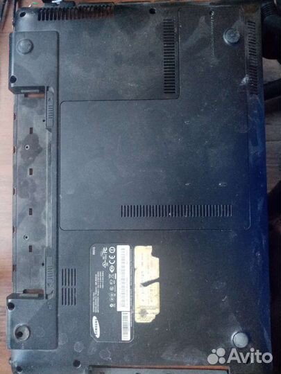 На запчасти ноутбук Samsung NP-RV515