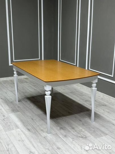 Кухонный стол и стулья новые