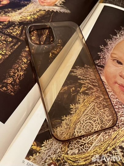 Прозрачные чехлы на iPhone 12