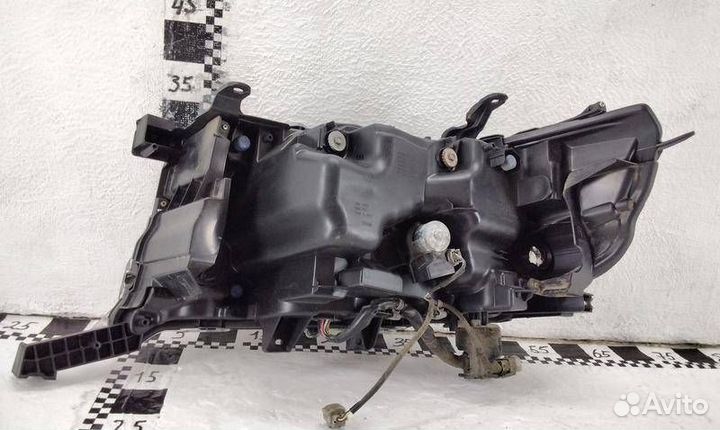 Фара правая Toyota Land Cruiser