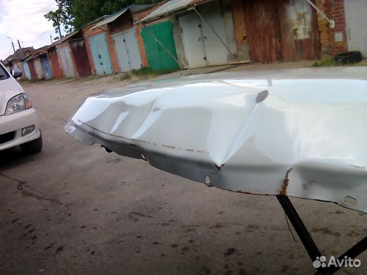 Капот от камри