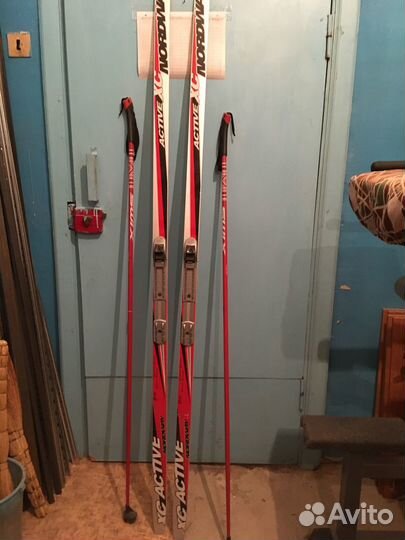 Лыжи продаю