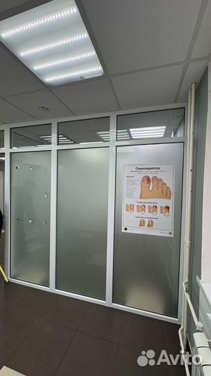 Стеклянная перегородка