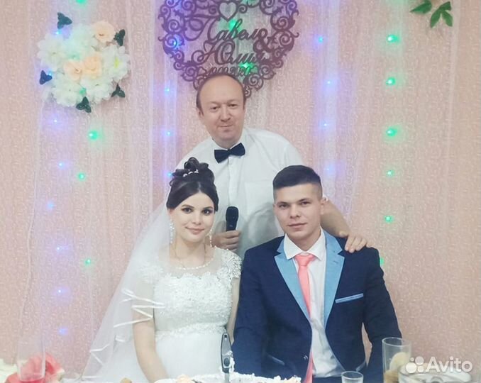 Ведущий, диджей, артисты, живой вокал, декор зала