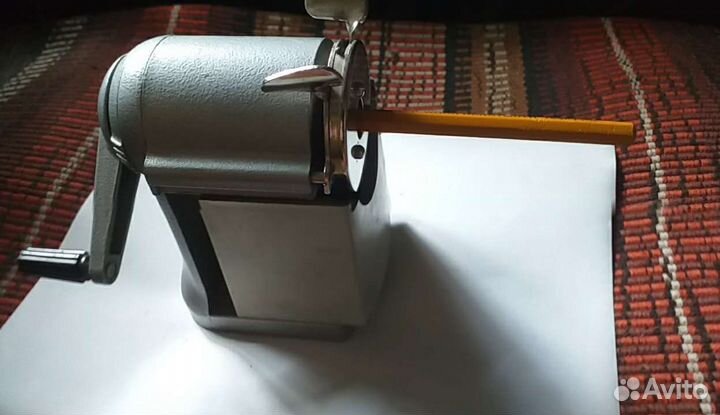 Точилка для карандашей механическая